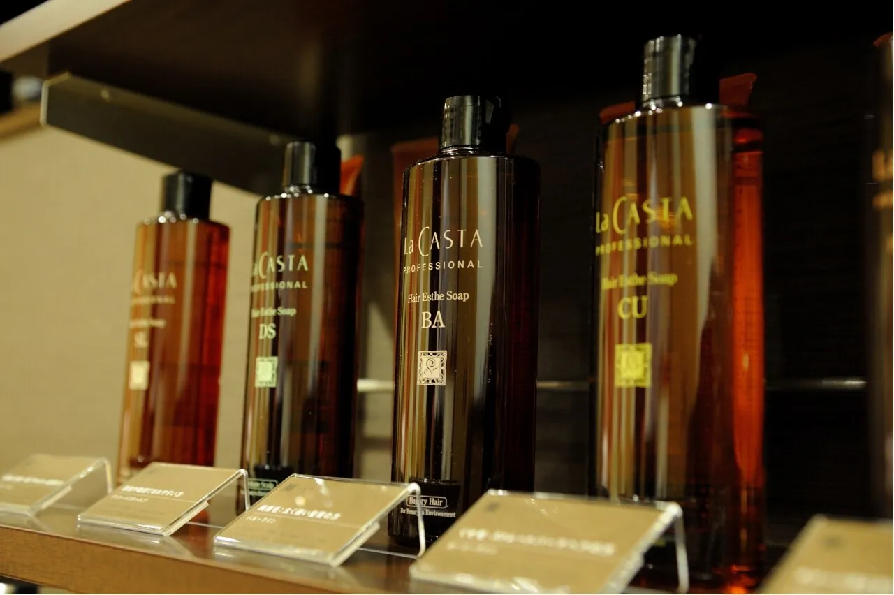 高柳店に並ぶLa CASTAのヘアケア製品